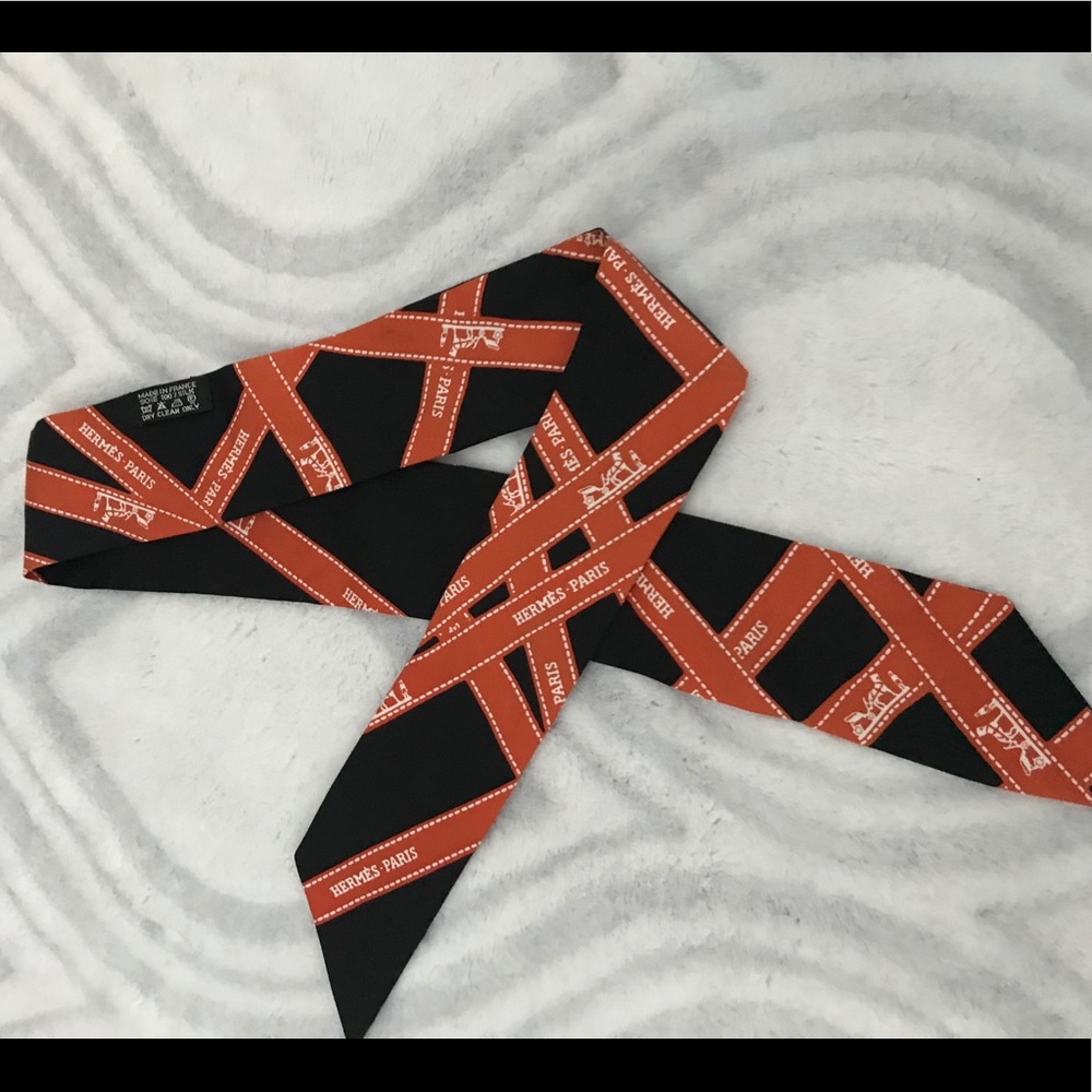 NWOT Hermes Bolduc Twilly Tie, Black and Red